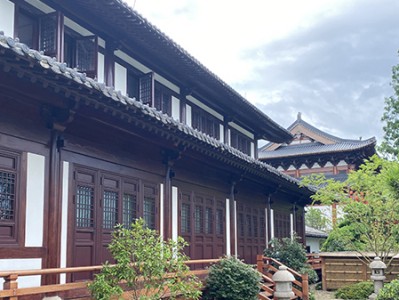 莊嚴的寺院古建筑設(shè)計，傳承千年的宗教象征與精神寄托